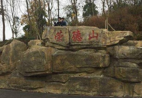 乌鲁木齐大型LED显示屏工程安装，现货充足，随时可发货